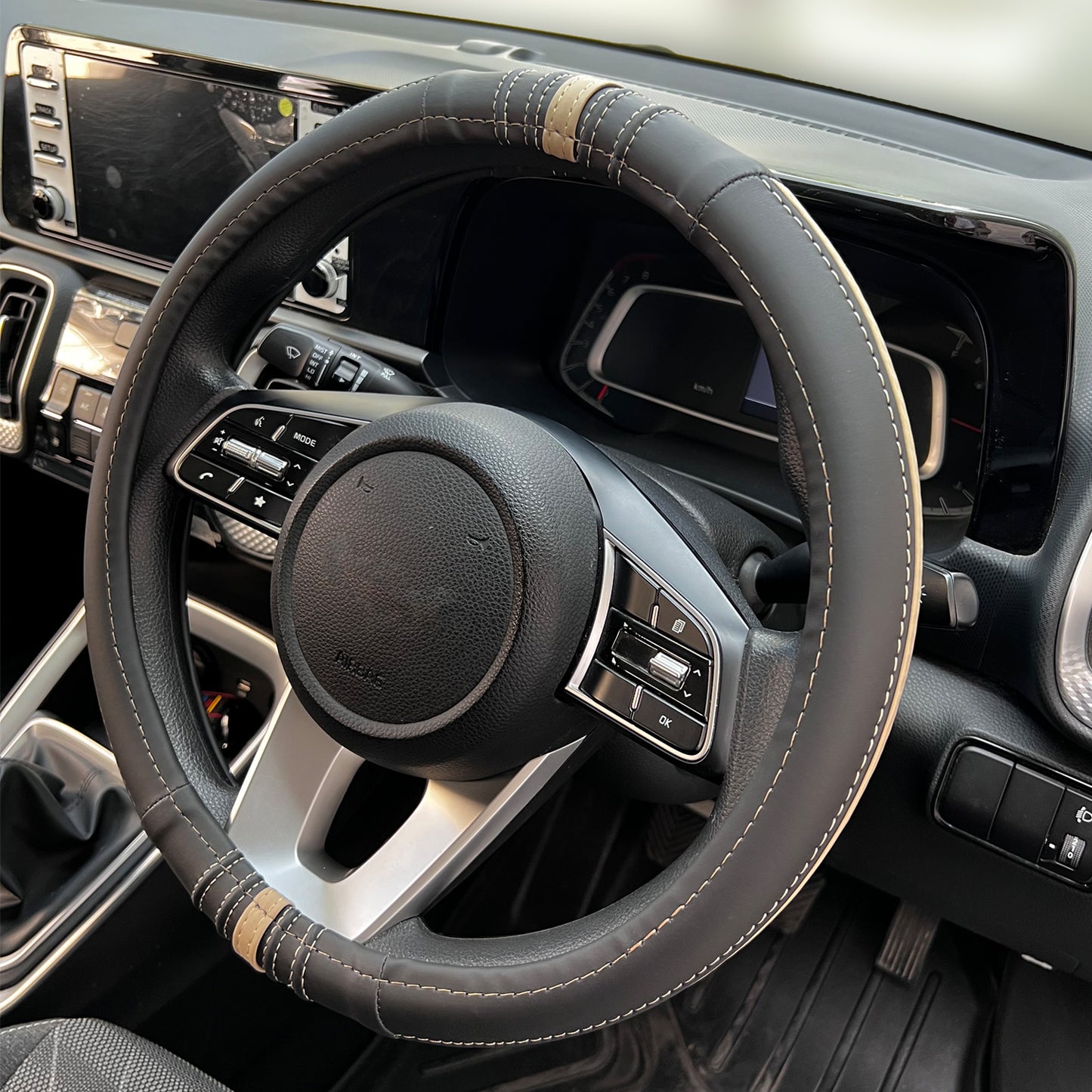 Oshotto SC-19 Fiber Leather Car Steering Cover For All Cars (Black, Beige)