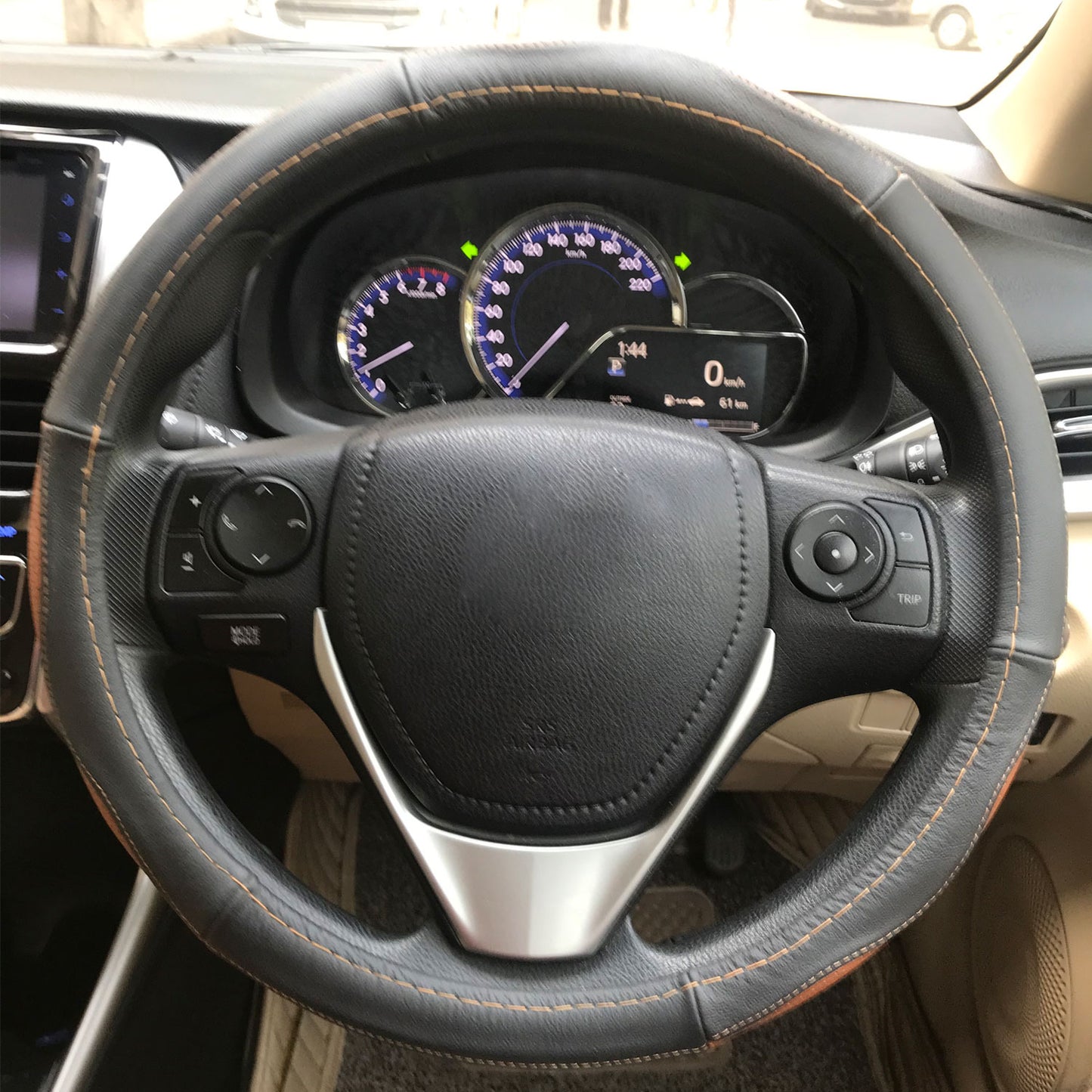 Oshotto SC-002 Leather Car Steering Cover (Black and Tan,Medium)