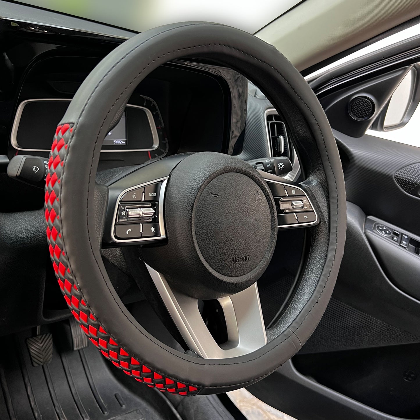 Oshotto SC-16 Fiber Leather Car Steering Cover For All Cars (Black, Red)