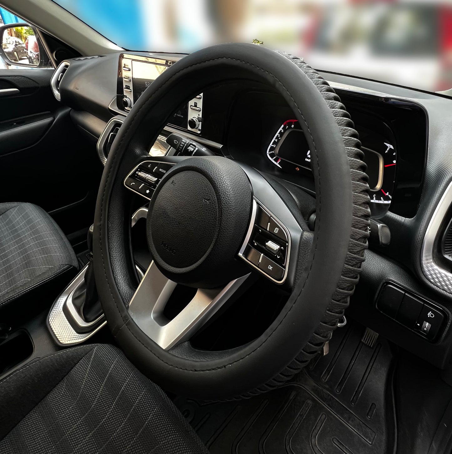Oshotto SC-15 Fiber Leather Car Steering Cover For All Cars (Black)