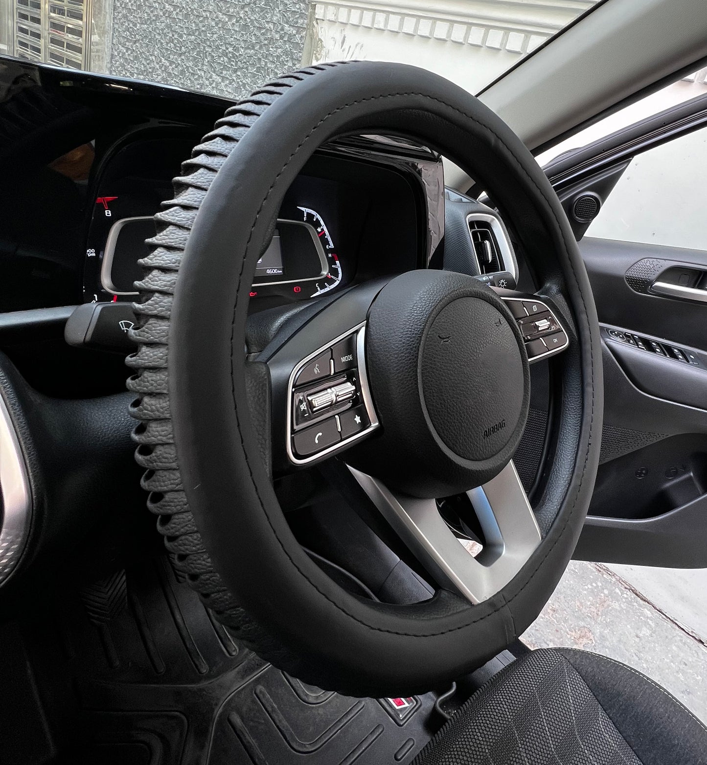 Oshotto SC-15 Fiber Leather Car Steering Cover For All Cars (Black)