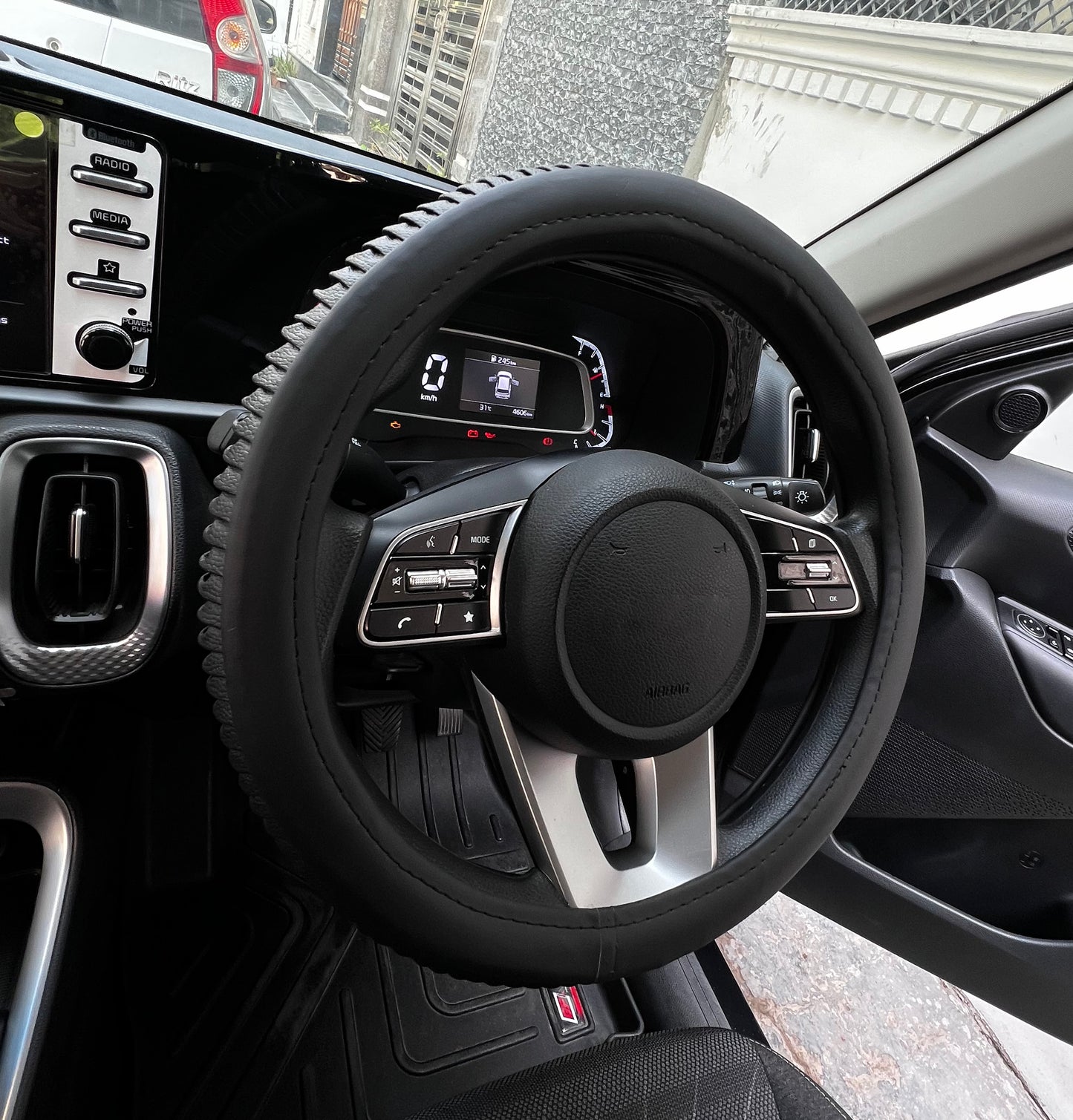 Oshotto SC-15 Fiber Leather Car Steering Cover For All Cars (Black)