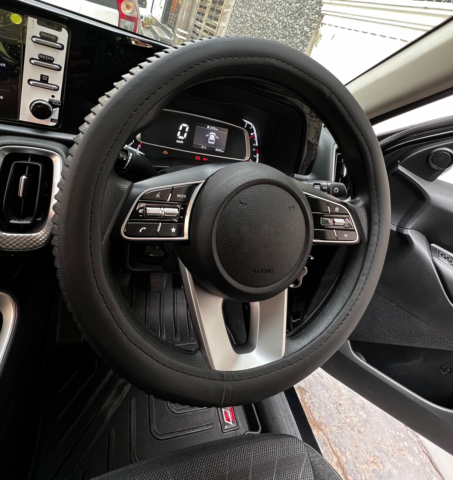 Oshotto SC-15 Fiber Leather Car Steering Cover For All Cars (Black)