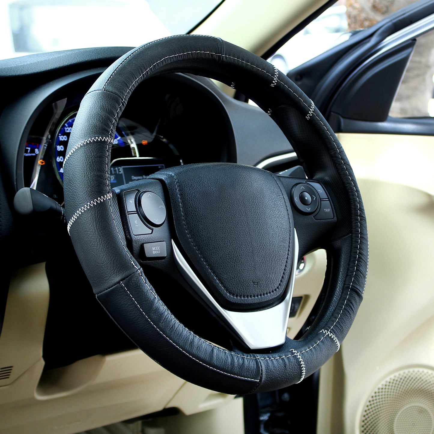 Oshotto SC-006 Leather Car Steering Cover (Black,Medium)