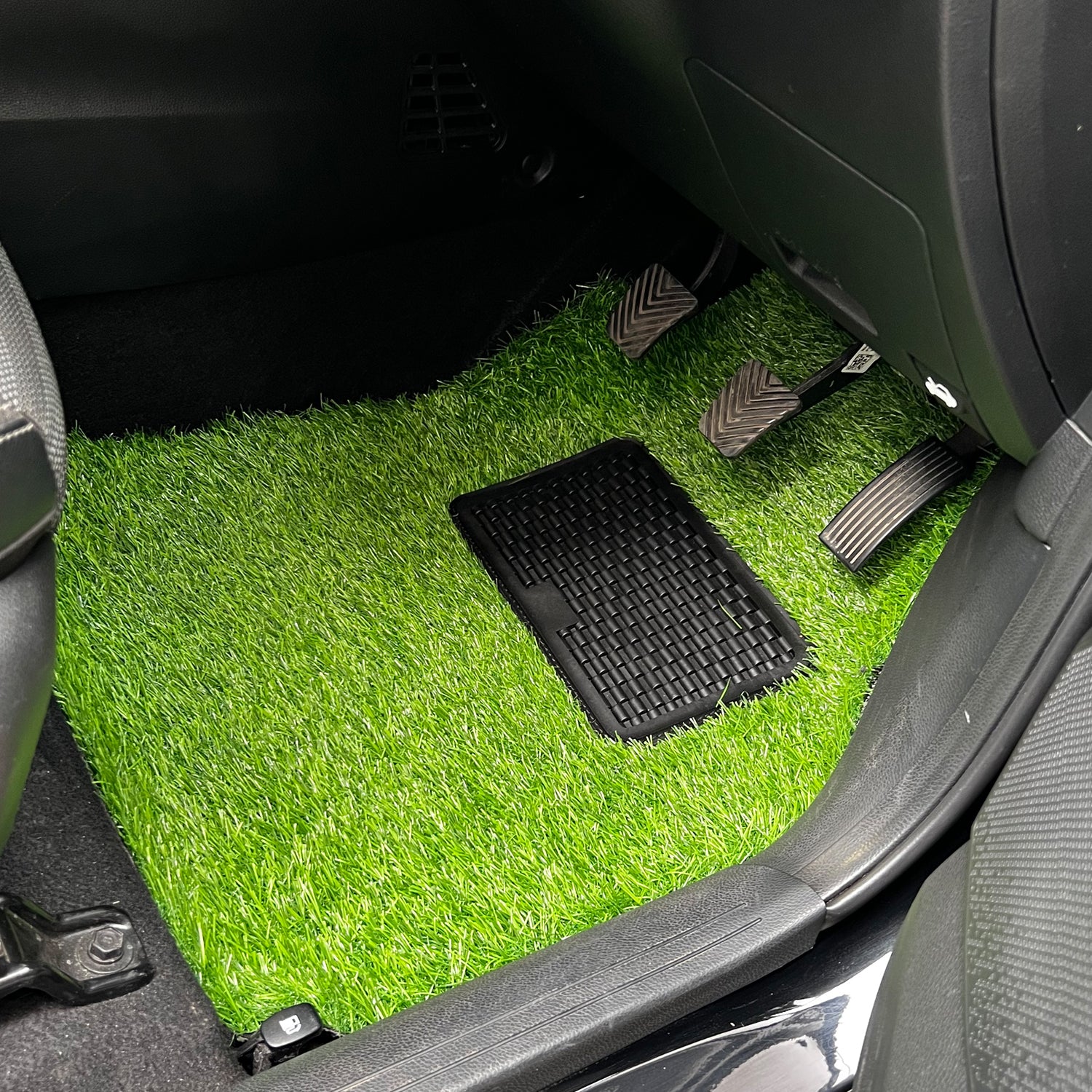 Car deals grass mat